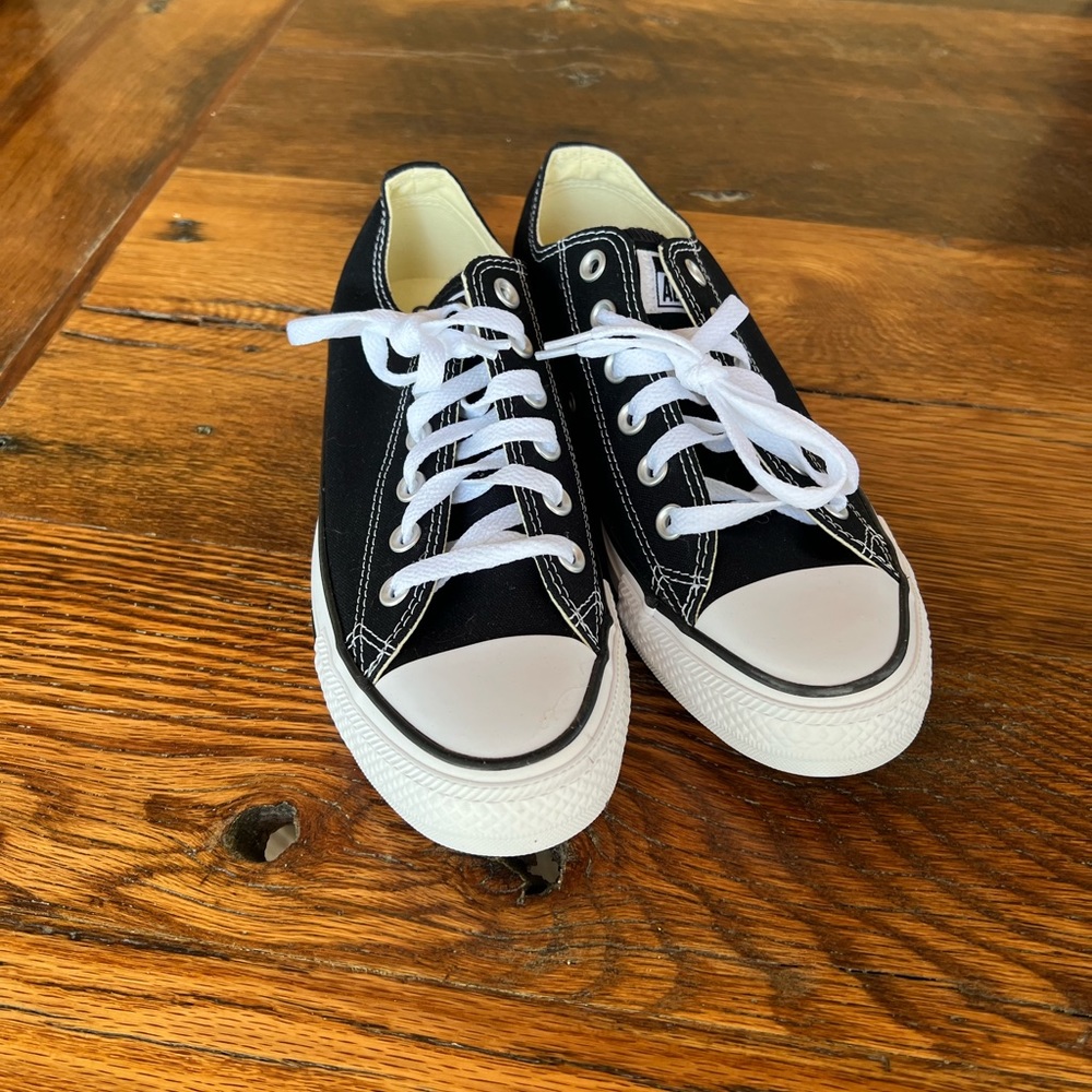 Womens’ Low top Converse All Star